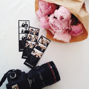 Аренда фотобудки SMILINGBOX на свадьбу, каждый гость уйдет со стильными брендироваными фотополосками!